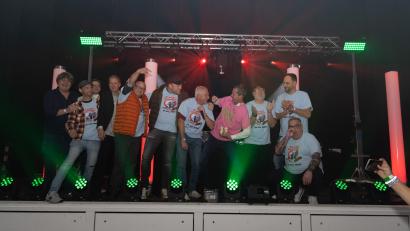 Bild: rw
Das "Who is Who" der bayerischen DJ-Szene gab sich zur Abschiedsparty von DJ Moretti die Ehre: DJ Borti, DJ Alex Cole, Kim Morgan (halb verdenkt), DJ Alex, DJ Easy, DJ Gruvy, Matthias Matuschik, DJ Moretti, DJ Baruzzi, DJ Dave Ramone und DJ Herbi.