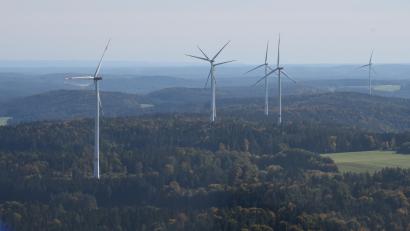 Bild: ge
Östlich des Birglandes stehen zwischen Schwenderöd und Augsberg fünf Illschwanger Windräder und eine Kastler Anlage bei Wolfsfeld. Gegen weitere Anlagen Richtung Lauterhofen hatte der Gemeinderat Birgland nichts; über die eigenen Projekte wird aber erst später entschieden.