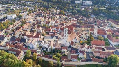 Bild: Thilo Hierstetter
Bis für Sulzbach-Rosenberg die Vorzüge einer Smart City mit vielen digitalen Leistungen voll nutzbar werden, müssen sich verschiedene Akteure aus Bevölkerung, Verwaltung und Stadtrat erst ein umfassendes Bild davon machen, was für die Stadt sinnvoll erscheint und zuerst umgesetzt werden soll.