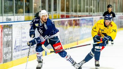 Bild: Elke Englmaier
Nardo Nagtzaam (links) und die Blue Devils Weiden gastieren am Dienstagabend beim EV Füssen.