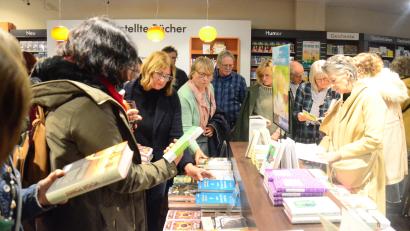 Bild: Kunz
Wie am Wühltisch. Riesengroßes Interesse fanden die empfohlenen Bücher.