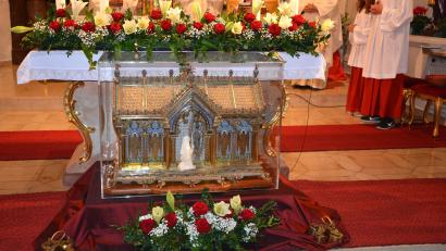 Archivbild: jr
Erstmals weilte der Reliquienschrein der französischen Heiligen Bernadette im Oktober 2018 in Konnersreuth (unser Bild). Jetzt kommt der Schrein vom 23. bis 27. November erneut in die Pfarrei.