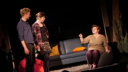 Bild: Maximilian Hegner/exb
"Die Wunderübung" des Ovigo-Theaters am 19. November auf der Bühne des Schafferhofs.