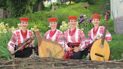 Bild: Dyvostruny/exb
Dyvostruny, vier Profimusikerinnen aus der Ukraine, treten in der Luher Pfarrkirche für den guten Zweck auf.