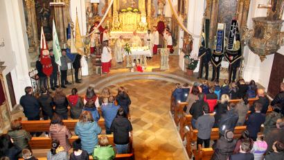 Bild: Josef Böhm/exb
Am Gedenktag des heiligen Martin feiert die Pfarrgemeinde Niedermurach in würdevollem Rahmen den Patron ihres Gotteshauses.