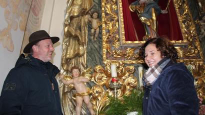Bild: prh
Kirchenpfleger Markus Haug und seiner Ehefrau Gabi, die als Organistin die historische Orgel in St. Quirin bespielt, setzen sich mit Spendenaktionen für die Innenrenovierung der Wallfahrtskirche ein.