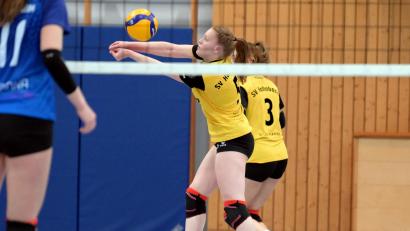 Bild: Hubert Ziegler
Eine vorbildliche Ballannahme ist eine Grundvoraussetzung, damit die Hahnbacher Volleyballerinnen gegen den TSV Ansbach bestehen können.