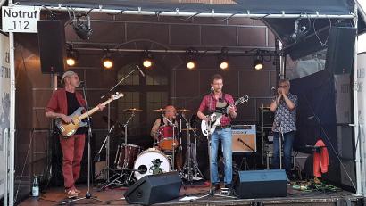 Archivbild: ge
Die vier "Blues-Kojoten" (hier beim Sulzbach-Rosenberger Altstadtfest) heulen am 24. November im Seidel-Saal.