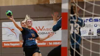 Archivbild: Dieter Jäschke
Jennifer Hermann (links) sucht am Kreis den Abschluss: Die Handballerinnen der HSG Weiden wollen auch gegen Mitaufsteiger SG Rohr/Pavelsbach einen Sieg einfahren.