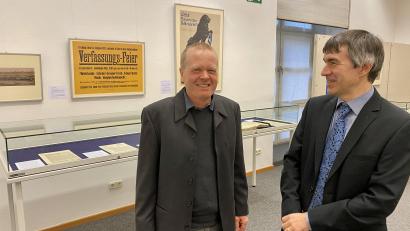 Bild: upl
Jochen Rösel (links) und Dr. Till Strobel haben die Exponate für die Ausstellung zusammengetragen.