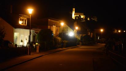 Bild: bey
Die Straßenbeleuchtung wird auf LED-Licht umgestellt. Dies bedeutet eine gewaltige Energieeinsparung.