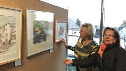 Bild: Malkreis Mitterteich/exb
Die Mitglieder des Malkreises Mitterteich haben im Museumscafé ihre Ausstellung aufgebaut.