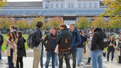 Symbolbild: OTH Amberg-Weiden
Mehr als 4000 Studierende streben an der OTH Amberg-Weiden nach einem Abschluss. Nicht alle sind mit der Wahl ihrer Studentenstadt zufrieden.