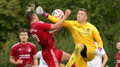 Bild: mhs
Auf den Vorbacher Torwart Laurin Wiesnet (gelbes Trikot) wird im Heimspiel gegen Spitzenreiter FC Weiden-Ost viel Arbeit zukommen.
