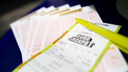 Bild: Thomas Banneyer/dpa
Der Gewinn des Eurojackpots geht nach Niedersachsen.