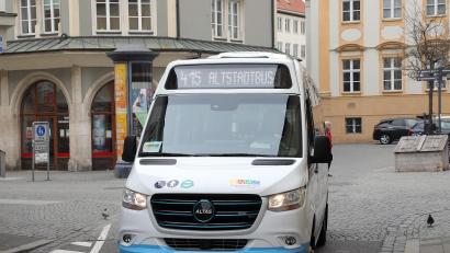 Bild: Wolfgang Steinbacher
Der elektrische Altstadtbus hat nicht funktioniert. Auch technisch gab es bei dem Modell noch einige Probleme, wie Oberbürgermeister Michael Cerny sagt.