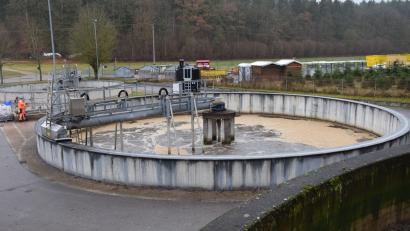 Bild: bö
Der Gemeinderat Ebermannsdorf hat den Beitritt zum Zweckverband thermische Klärschlammverwertung Schwandorf zum 1. Januar 2024 für die beiden Kläranlagen Ebermannsdorf (Bild) und Pittersberg beschlossen.