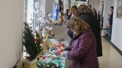 Bild: adj
Viele Besucher bewunderten beim Hobbyhandwerkermarkt in Altenstadt die schönen Exponate.