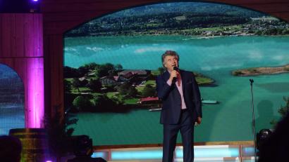 Bild: bey
"Die Fischer von San Juan" lässt Andy Borg auf See per Video, das der selbst im Urlaub gemacht hat, wie er sagt.