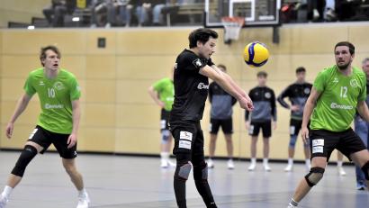 Archivbild: Hubert Ziegler
Mit Tobi Keimer (Mitte/Szene aus einem früheren Spiel) kam gegen München mehr Stabilität ins Amberger Spiel.