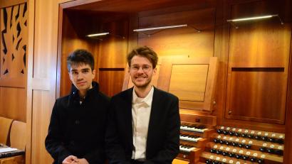 Bild: Kunz
Christoph Preiß und Enno Gröhn (von links) an der Orgel in der Michaelskirche.