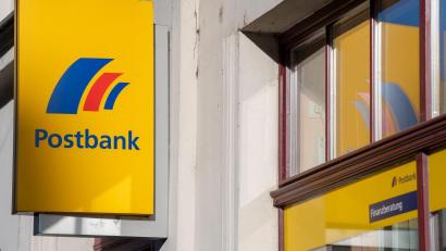 Symbolbild: Monika Skolimowska/dpa
In der Oberpfalz haben am 21. November die Postbank-Filialen geschlossen.