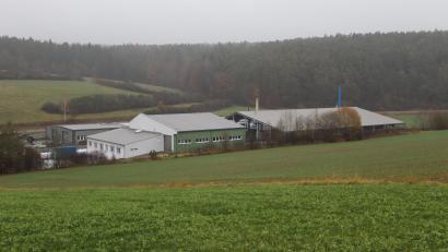 Bild: Michael Rabenhofer
Die Firma Carbon Cycle im Vilshofener Gewerbegebiet: Die hier entstehende Energie im Produktionsprozess könnte für ein Nahwärmenetz in Vilshofen genutzt werden.