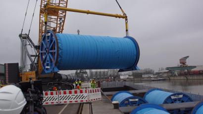 Archivbild: Simon Stadler/exb
Die Kabel für den Süd-Ost-Link sind bereits im Januar 2022 im Regensburger Hafen angekommen. Inzwischen wird über einen Baubeginn Anfang 2024 gesprochen.