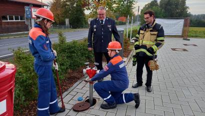 Bild: Feuerwehr Tirschenreuth/exb
Zwei Mädchen und sieben Jungen der Jugendfeuerwehr Tirschenreuth absolvierten das Leistungsabzeichen Jugendflamme der Stufe II.