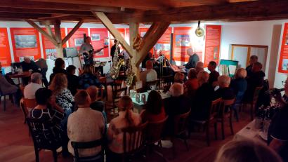 Bild: hev
Von Ipanema bis Henneraug: Die Mitwirkenden der Jam-Session beim Taubnschuster begeistern die Zuhörer.