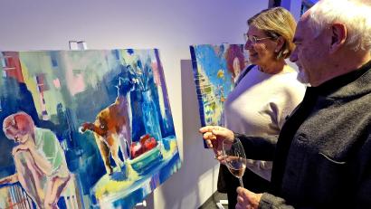 Bild: R. Kreuzer
"Kittys Harmonie" heißt das Bild von Stefanie Stangl, das bei der Vorstellung des Kunstkalenders des Oberpfälzer Kunstvereins zu Interpretationen und Gesprächen einlud.