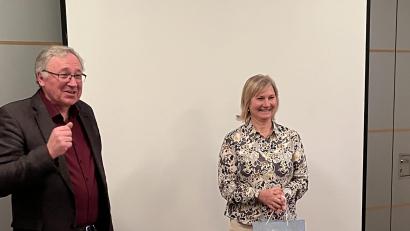 Bild: Evi Schreyer/exb
Pastoralreferent Josef Kratschmann hält einen Vortrag über Schlafstörungen beim Frauenbund Pfreimd.