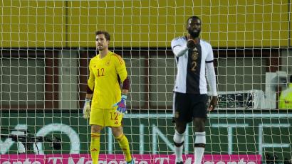 Bild: Christian Charisius/dpa
Frust pur: Torwart Kevin Trapp (links) und Antonio Rüdiger.