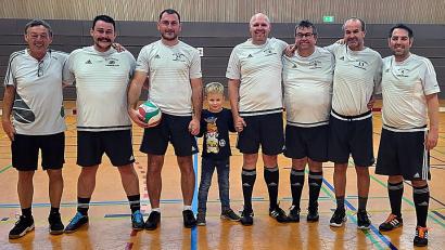 Bild: R. Kreuzer
Die BVS-Mannschaft (von links nach rechts): Karl-Heinz Gnahn, Patrick Hegebart, Martin Baumann, Rainer Frischmann, Lothar Eismann, Gerhard Kastner und Josef Fenzl.