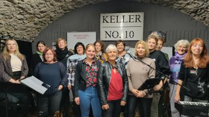 Bild: Fröhlich/exb
Der Arbeitskreis gegen sexuellen Missbrauch im Landkreis Schwandorf mit der Leiterin Helga Forster (Mitte) besteht seit 30 Jahren.