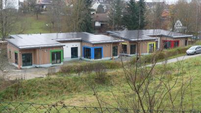 Bild: rn
Der Krippenneubau der Städtischen Kindertageseinrichtung erhält an diesem Freitag seinen kirchlichen Segen.