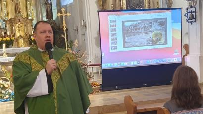 Bild: mas
Pater Marian berichtete in der Felixkirche mit eindrucksvollen Bildern über die vielfältige Hilfe, die er und sein Mitbruder Peter im Franziskaner-Kloster Kremenchuk auch dank der großzügigen Spenden aus Neustadt und Umgebung leisten können