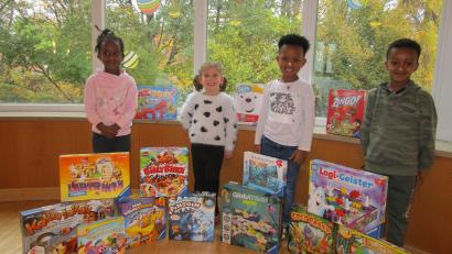 Bild: Evangelischer Kindergarten Tirschenreuth/exb
Der Evangelische Kindergarten Tirschenreuth hat bei der „Kita-Spielothek“ ein Spielwaren-Paket gewonnen.