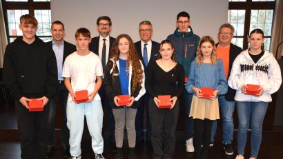 Bild: jr
Sechs Schulmannschaften waren auf Oberpfalz- und Bayernebene in den Disziplinen Eisschnelllauf, Schwimmen, Tischtennis, Leichtathletik und Tanzen erfolgreich.