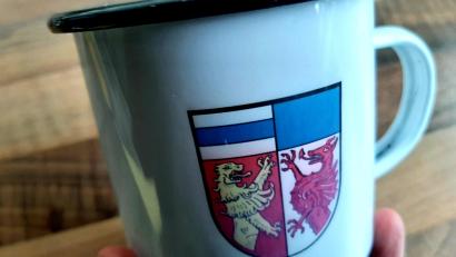 Symbolbild: ise
Das Wappen von Schirmitz ziert auch Jubiläumsartikel zum 800-Jährigen der Gemeinde in diesem Jahr. Nun darf es auch der wiederbelebte Obst- und Gartenbauverein in seinem Logo verwenden.