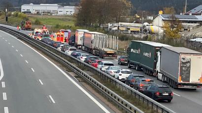 Bild: Tietz 
Die A93 ist zwischen Nabburg und Pfreimd nach einem Unfall gesperrt. Der Verkehr wird umgeleitet.