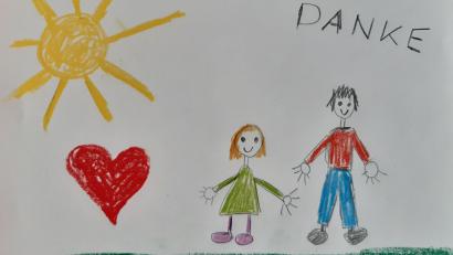 Repro: Stadt Windischeschenbach/exb
Mit dem Geld der Spendenaktion unterstützt die Stadt Windischeschenbach bedürftige Familien im Stadtgebiet. Als Dankeschön sind im Rathaus auch selbst gemalte Bilder von Kindern eingegangen.