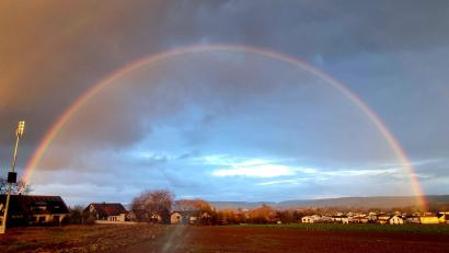 Bild: Christopher Dotzler
In Hahnbach war am Dienstag ein wunderbarer Regenbogen zu sehen.