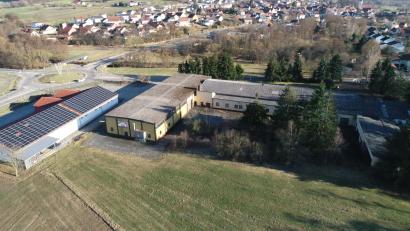 Bild: bey
Auf dem Areal der ehemaligen Firma Görner sollte ein kleines Baugebiet entstehen. "Wie's weitergeht" konnte Bürgermeister Sebastian Hartl in der Bürgerversammlung in Oberwildenau nicht sagen.