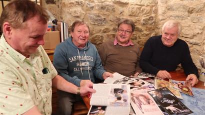 Bild: Kunz
Da staunen die Comic-Freunde, von denen im Herzen jeder auch Kinofreak ist. V.l. Uli Narr, Sepp Schrottner, Jürgen Metzger und Gerhard Schiesl.