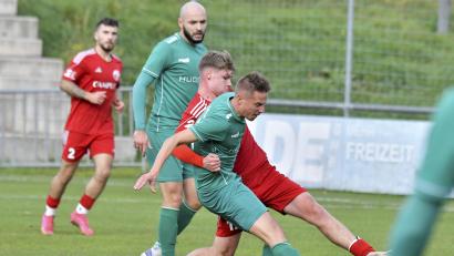 Archivbild: Hubert Ziegler
Dominik Haller (vorne/Szene aus dem Spiel gegen Donaustauf) brachte Gebenbach in Ingolstadt mit 1:0 in Führung. Am Ende hieß es 1.1.