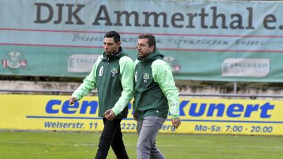 Archivbild: Hubert Ziegler
Die Ammerthaler Trainer Serdal Gündogan (links) und Florian Schlicker sind gespannt, wie ihr Team die zweiwöchige Pause verarbeitet hat.