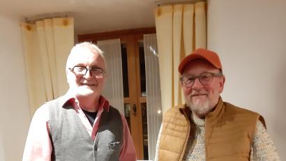Bild: Stadtbücherei Waldsassen/exb
Dr. Thomas Bäumler und Stefan Voit (von links) lasen in der Stadtbücherei Waldsassen aus Bäumlers neuem Krimi.