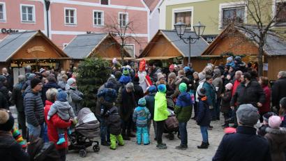 Archivbild: bjo
Am nächsten Wochenende findet der Adventmarkt auf dem Kirchplatz in Schmidmühlen statt.