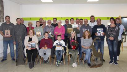 Bild: Schützenverein Erbendorf/exb
Die Sieger des Nussschießens freuten sich über ihre Preise.